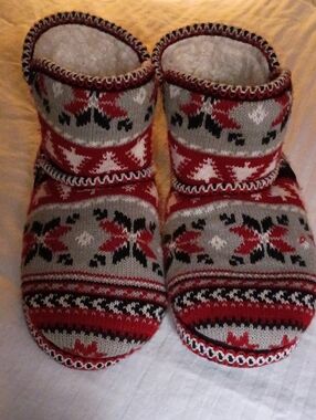 Lukees Cozy Knit Patterned Slipper Boots in Red, Gray, Black, White Mountain